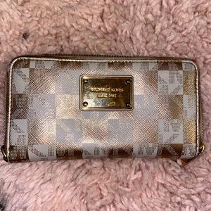 micheal kors clutch wallet!